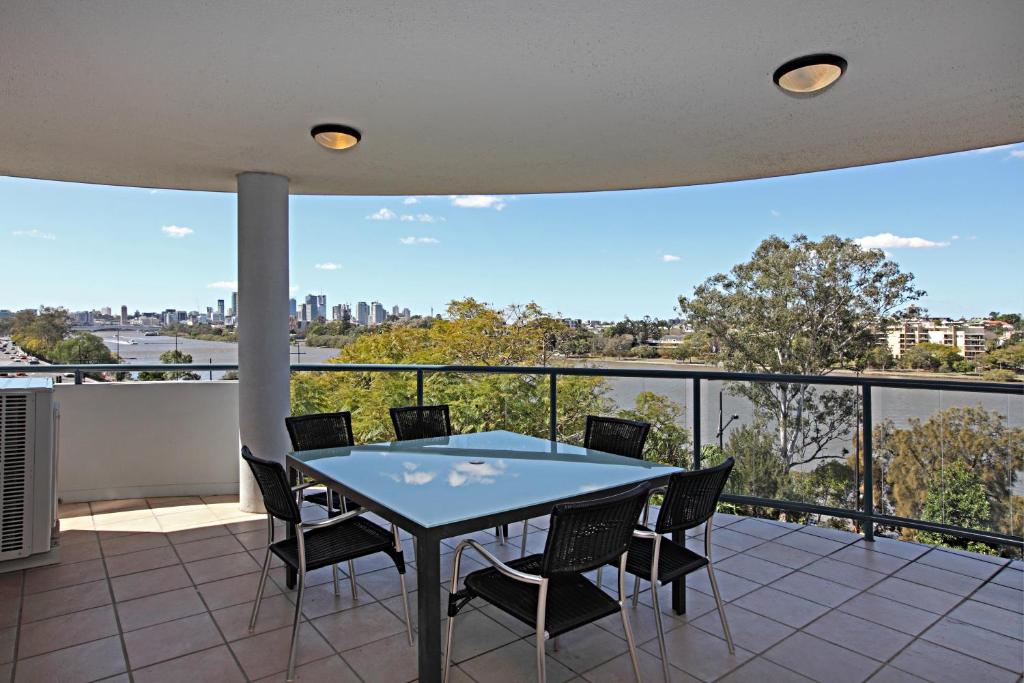 2 Bedroom Premier Apartment with River View