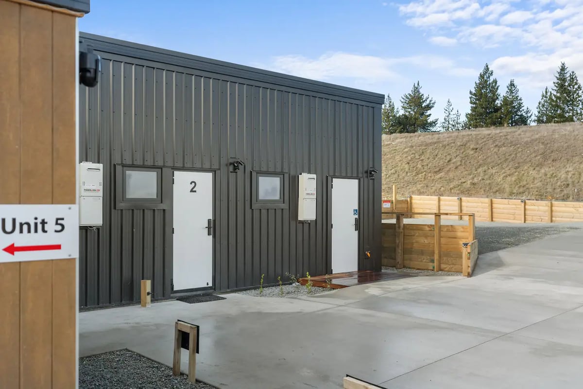 New warm modern 1 bedroom unit2