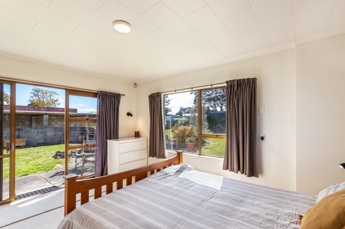 Tui Street Escape – Classic Comfort Near the Lake