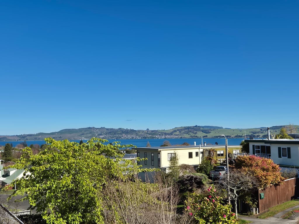 The Golders Getaway: Spa, Views & Space