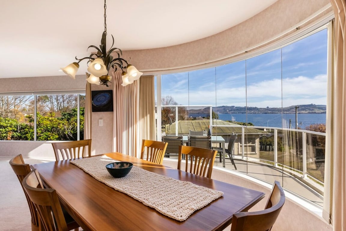 Views From Hawai - Large Home With Wi-Fi