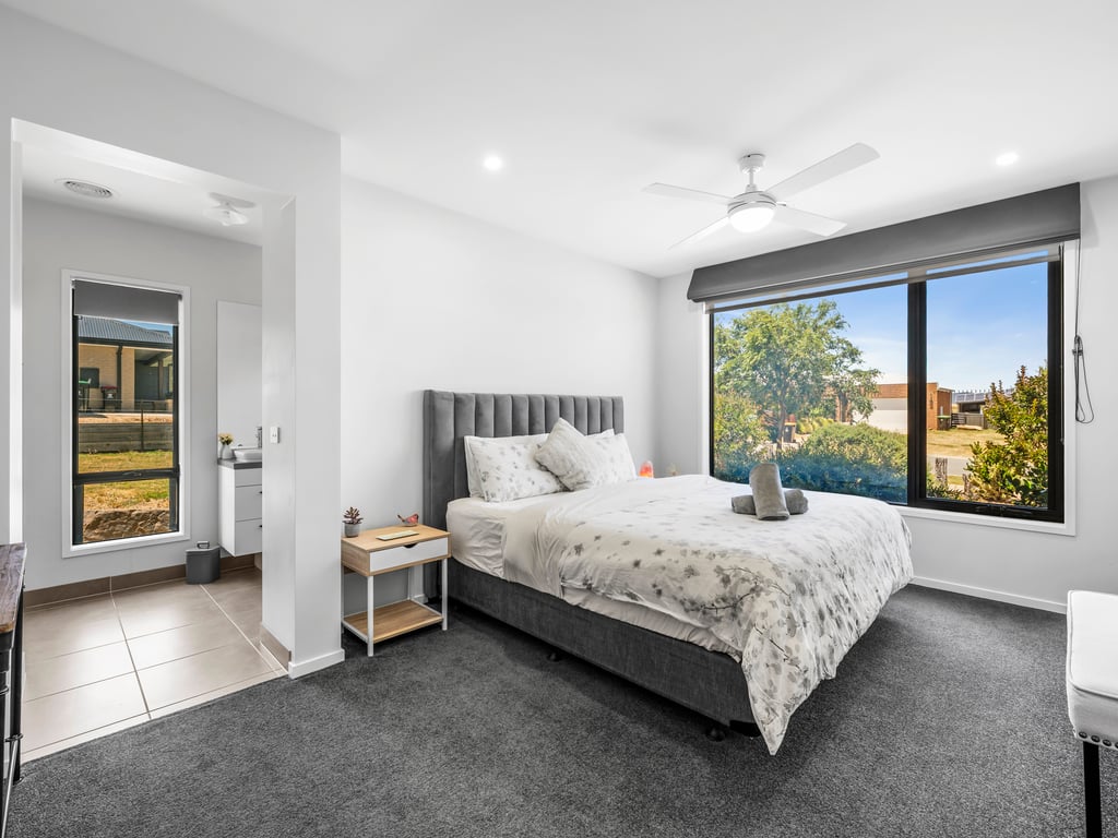 Dan's Rise - Family home with pool