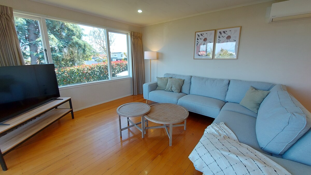 Cottage Lane - Central With Lake Views