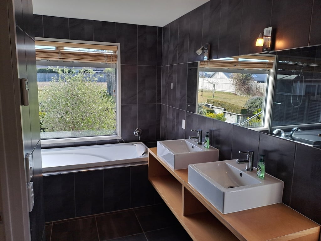 Elevated Taupo Views - Modern Family Home