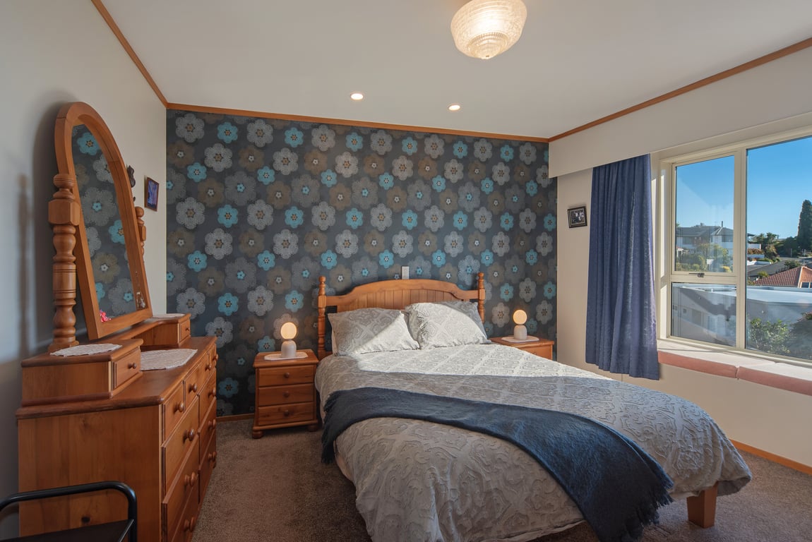 Sunny Bayview Retreat