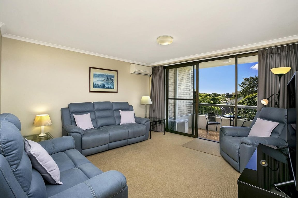 HAMP1 - Cremorne Comfort | Sunlit Sunroom With Leafy Views