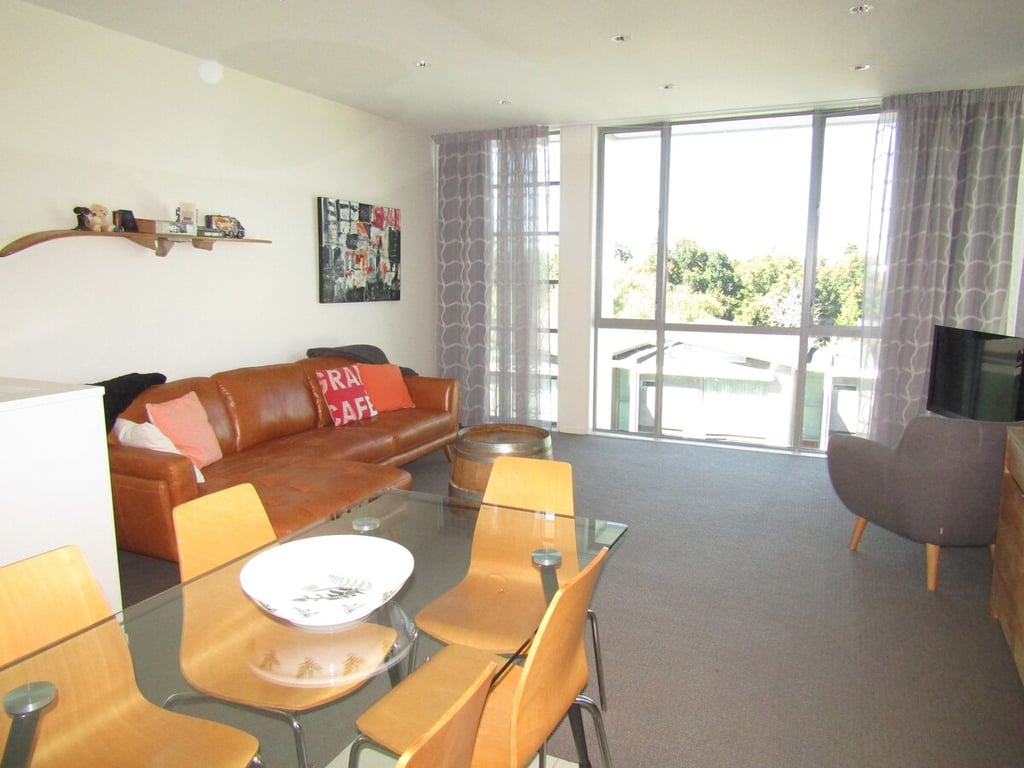 Modern Apartment Close To Town With Great Views