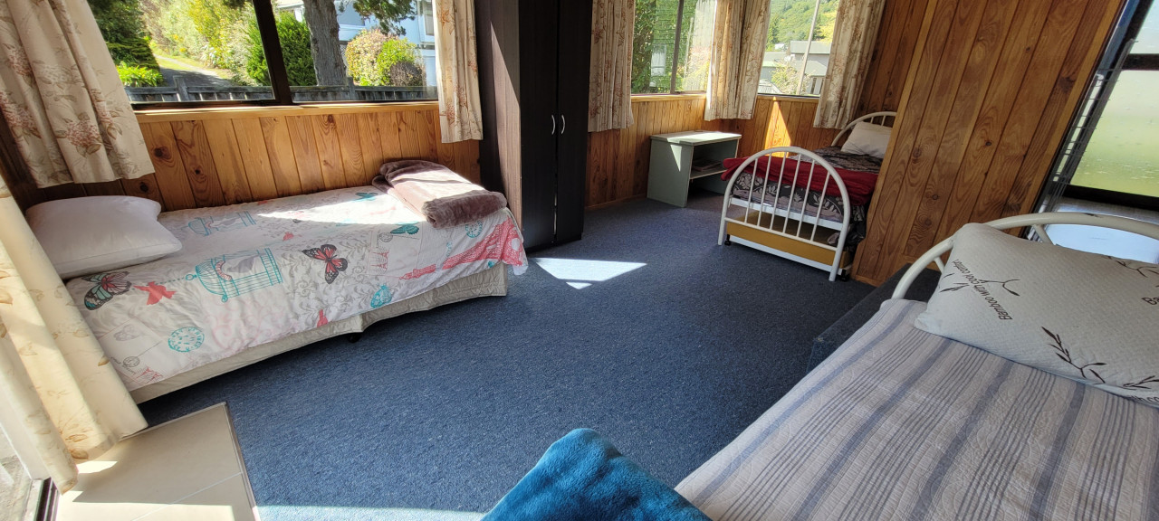 Angela Place - Large Sunny Bach In Kinloch