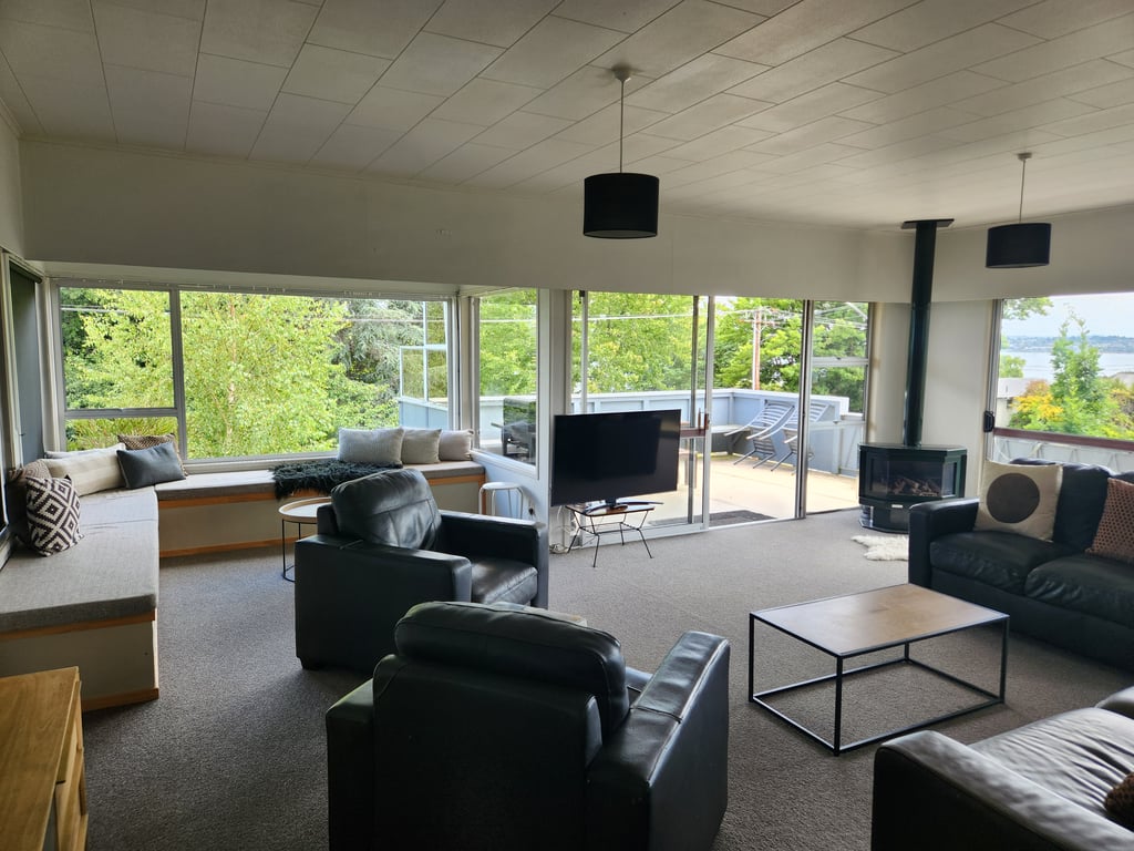 Rainbow Point Pad - Large Elevated Bach With Lake And Mountain Views Free Wi-Fi