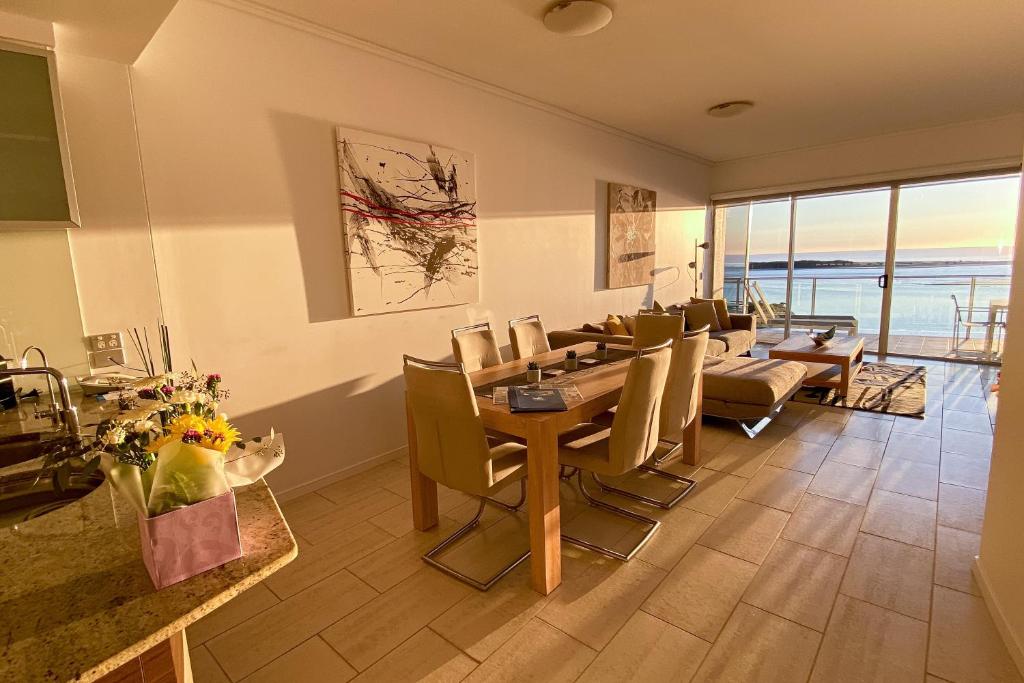 Spa & BBQ Penthouse - 2 Bedroom 