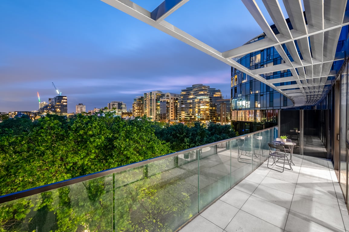 Parkside Perfection Near The CBD! 2 Bedrooms | 1 Bathroom | Free Parking