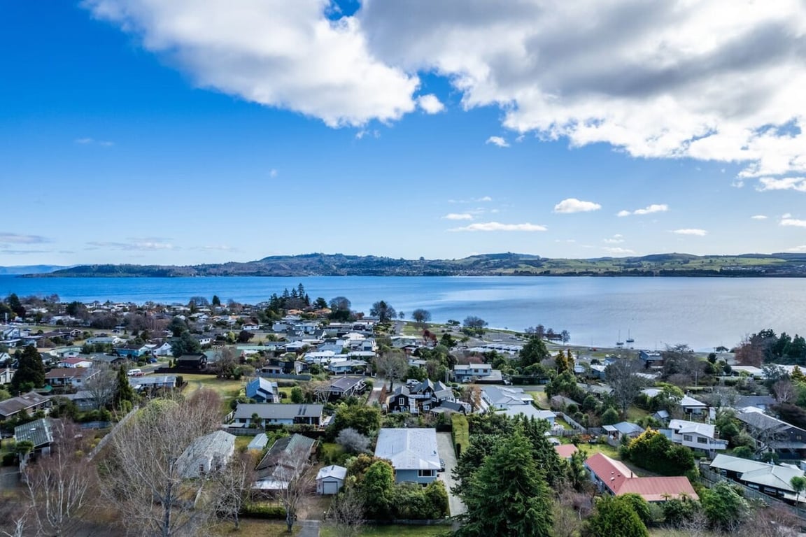 Two Mile Bay Getaway - Comfort & Convenience With Wi-Fi