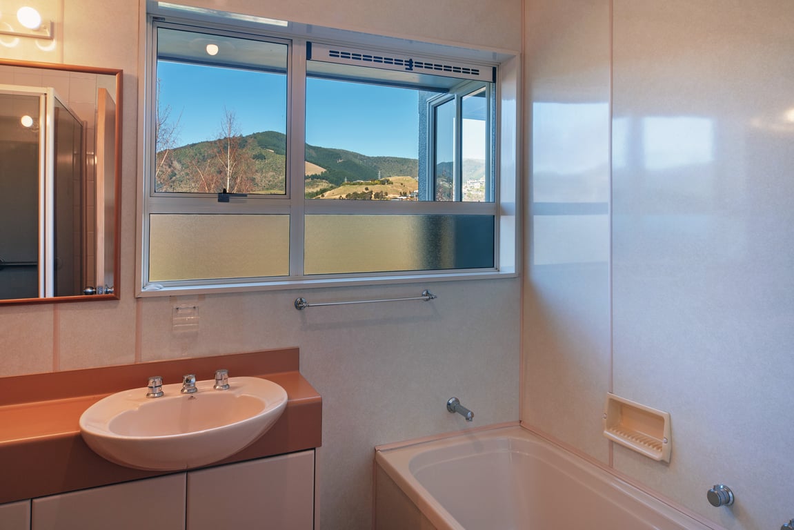 Sunny Bayview Retreat