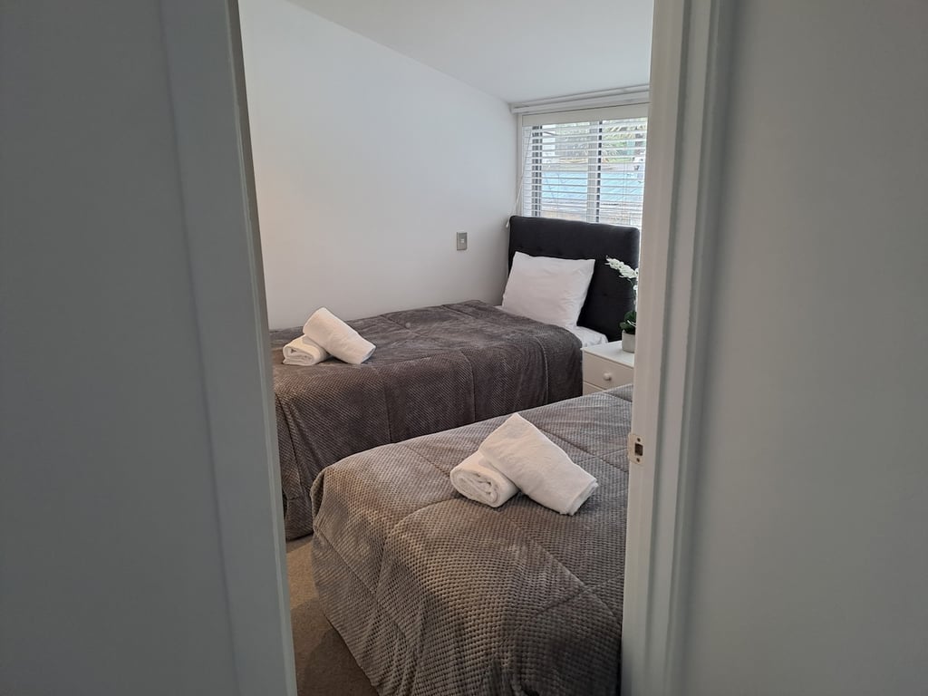 Modern Two Bedroom Apartment Great Location