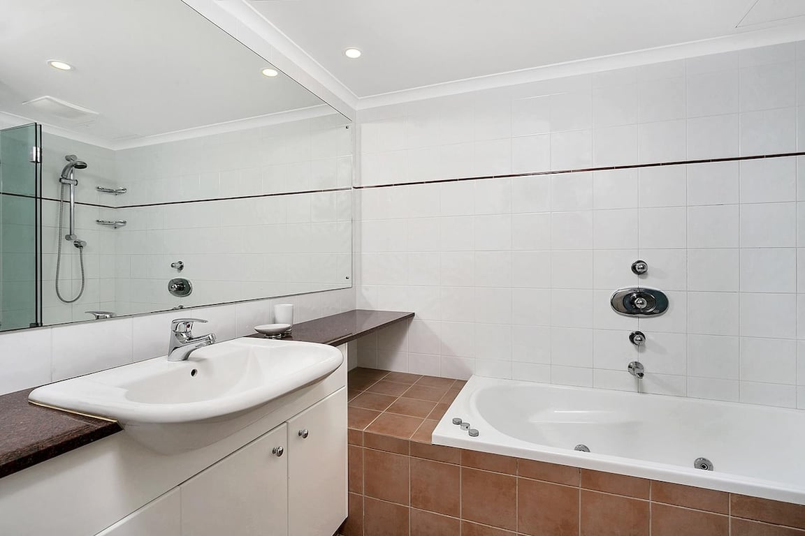 HAMP1 - Cremorne Comfort | Sunlit Sunroom With Leafy Views
