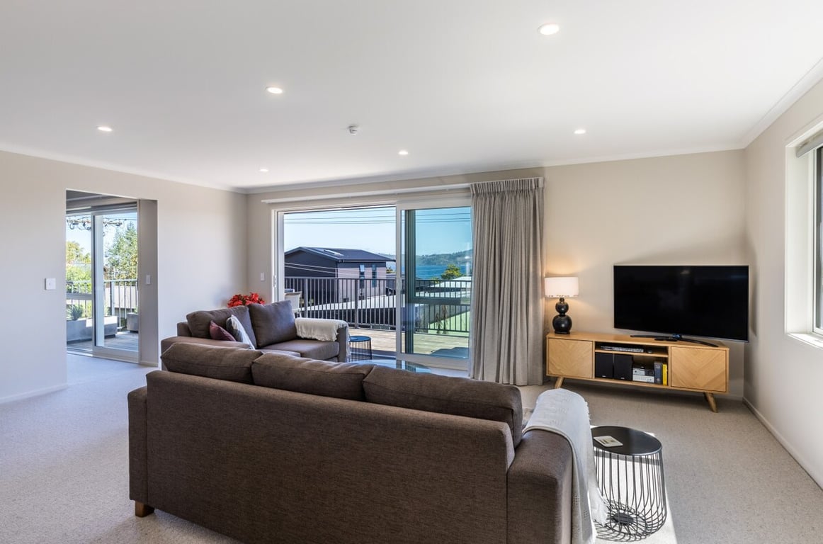 Teti Tranquility - New Build Luxury - Steps From The Great Lake