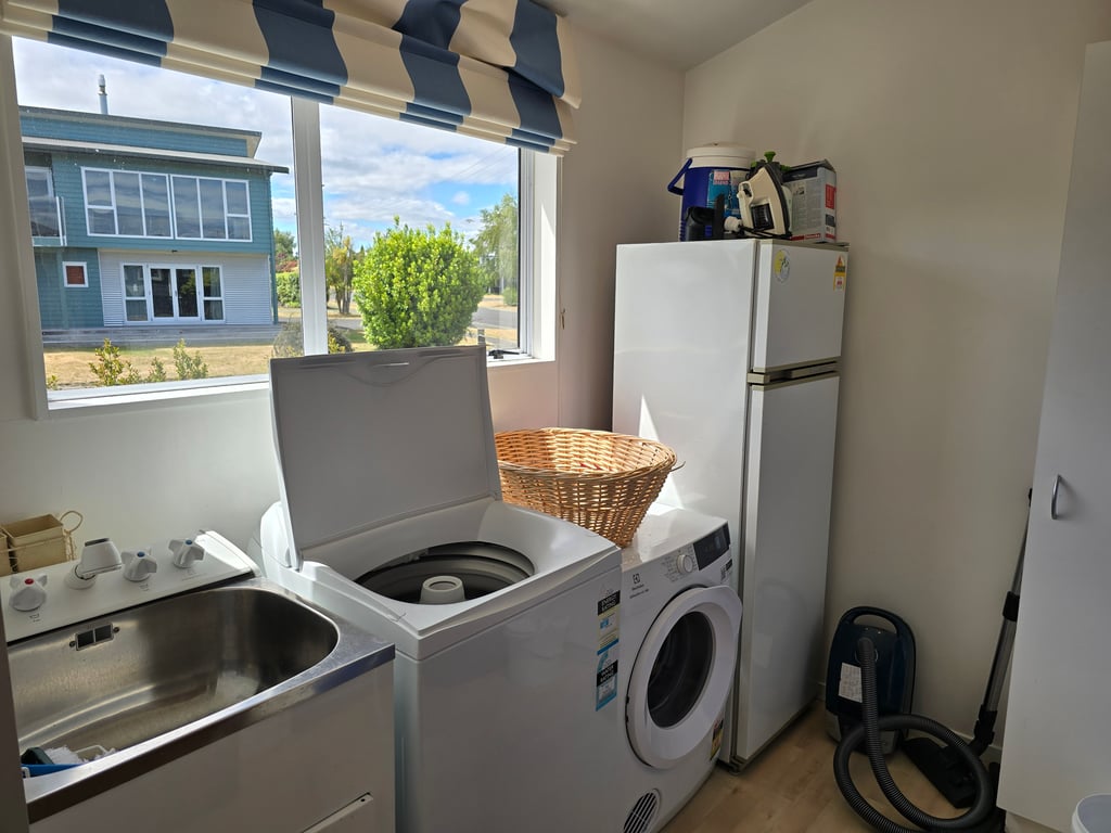 Heeni Street - Great Location Near The Lake
