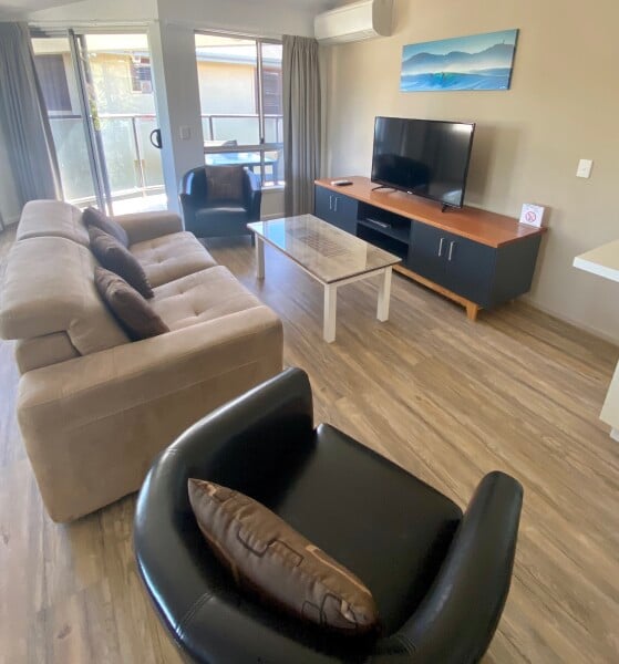 1 Bedroom Street Side