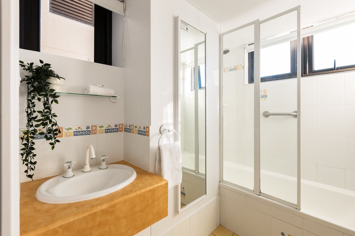 	 Town House 07- Ground level 2 Bedroom 2 Story Townhouse Superior