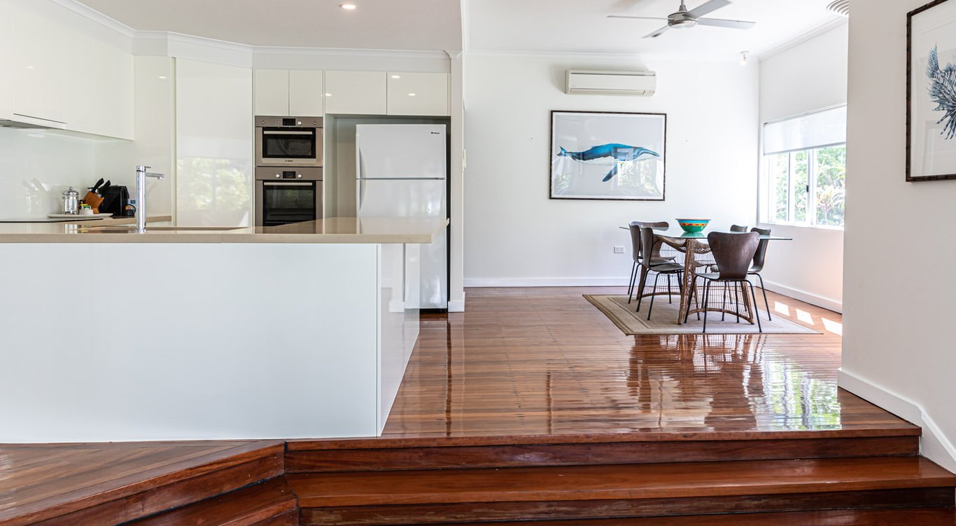 2 Bedroom LUXE Garden Deck Apartment