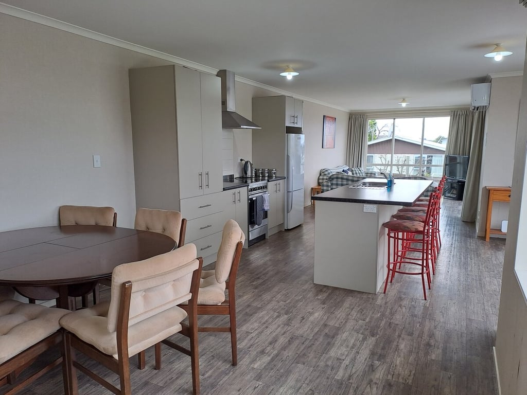 Shera Street Cosy - Great Location Includes Wi-Fi