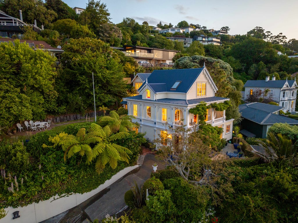 Middle Earth - Te Whare Rangi