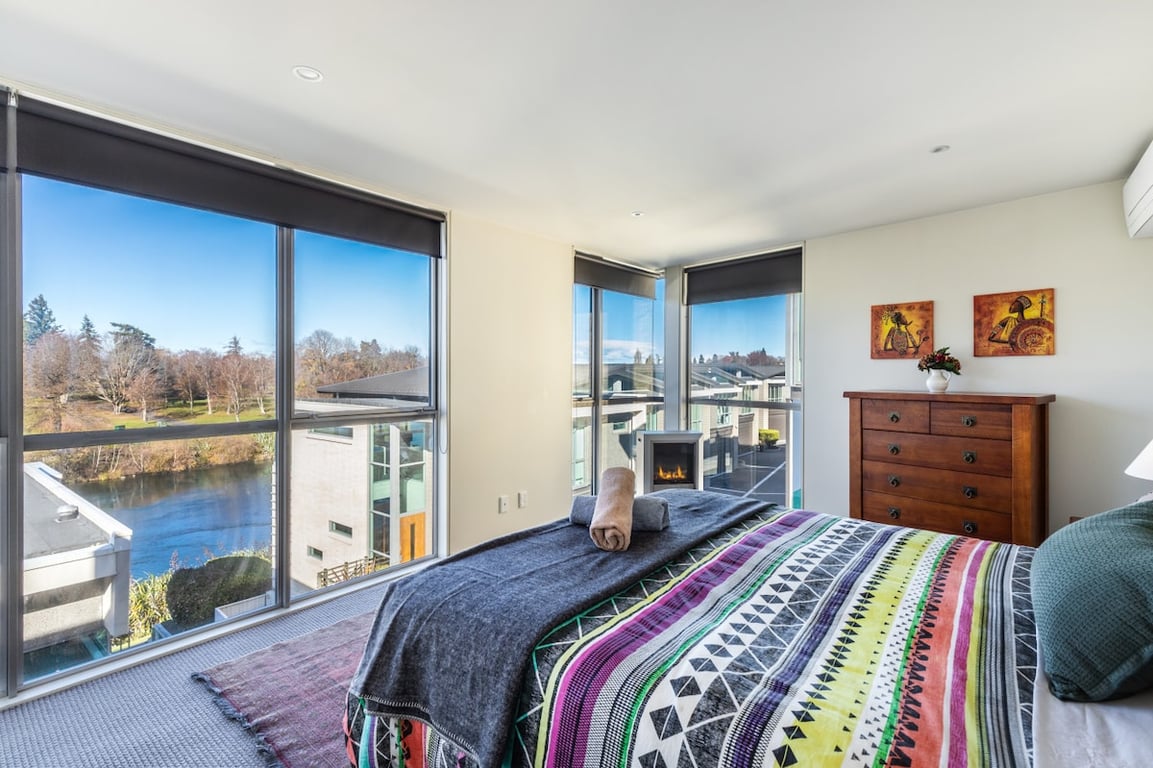 Modern Apartment Central With Wi-Fi & Linen