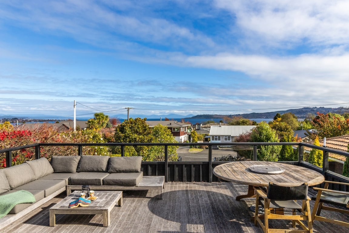 Great Lake Getaway - Your Spacious Taupo Retreat