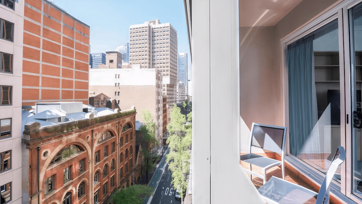 PI702 - CBD Crib | Stylish Studio With Cityscape Views