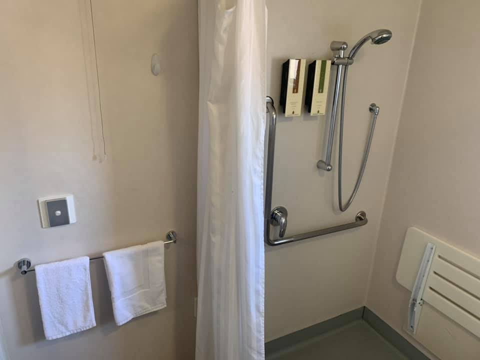 Garden Cottage - Easy Access with Pond View