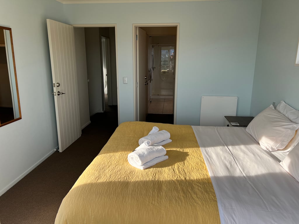 Hillside Hideaway (Pet Friendly) 