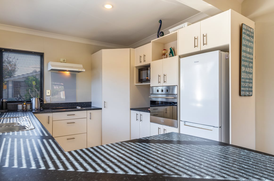 Hawai Holiday House - Large Family Bach - Wi-Fi
