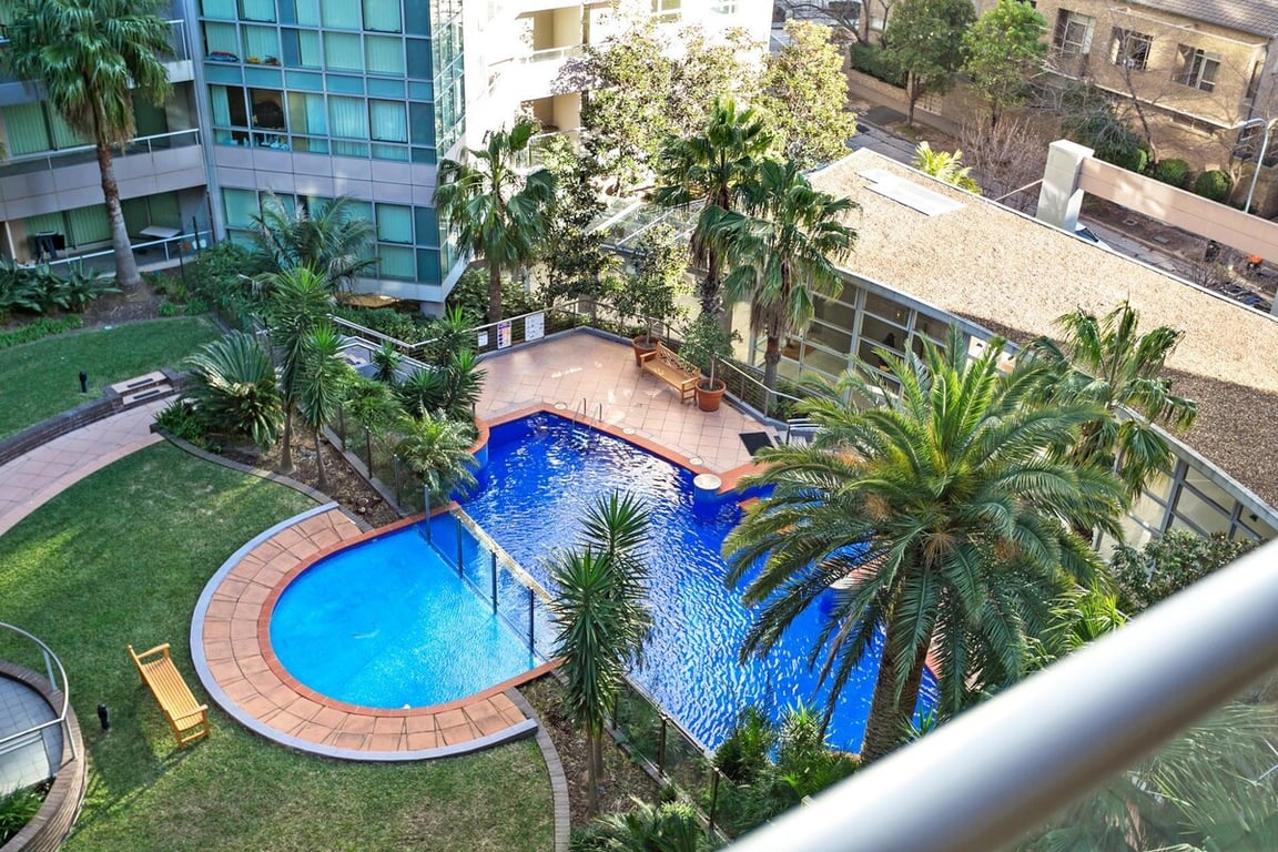HELP5 - Chatswood Convenience | Steps To Train & Metro
