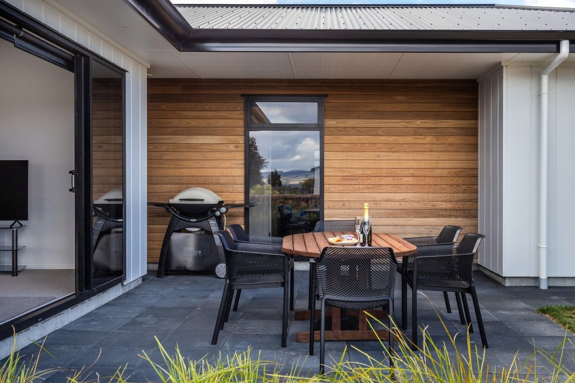 Modern Holiday Retreat - Relax & Unwind In Style