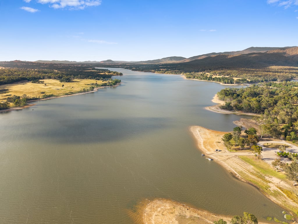 Yarrowood - Country Retreat near Lake Nillahcootie