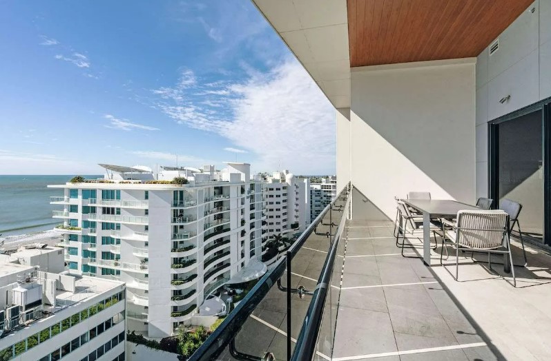 3 Bedroom Skyroom Apartment