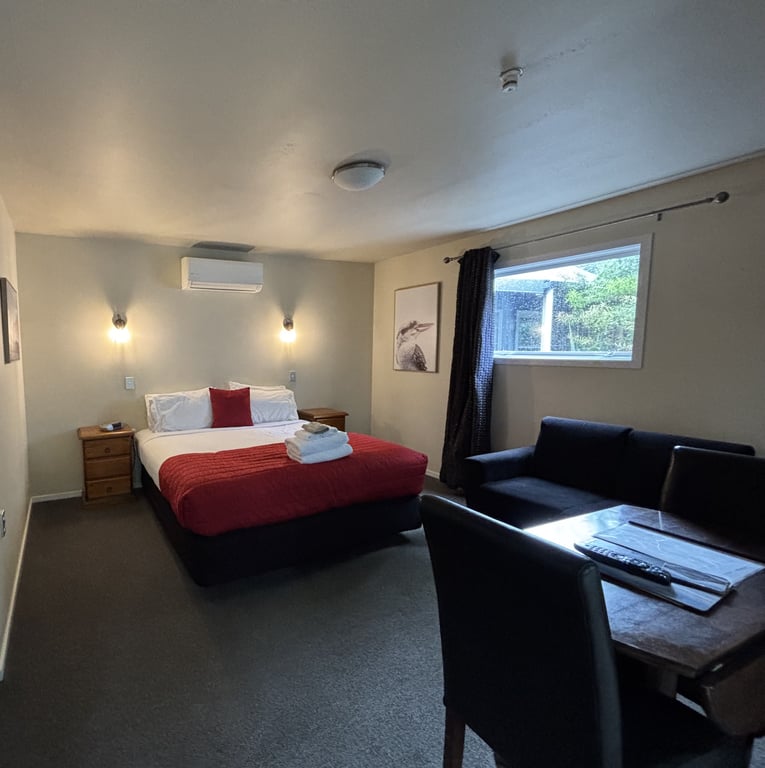 Garden Cottage - Easy Access with Pond View