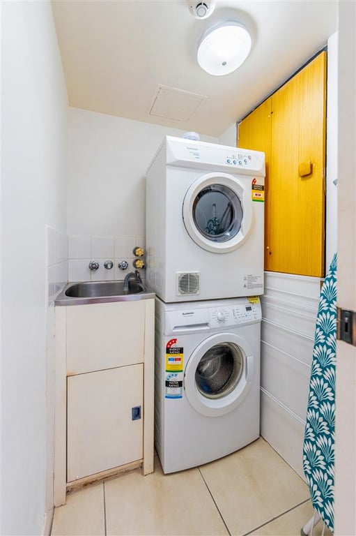 1 Bedroom Ground Apartment