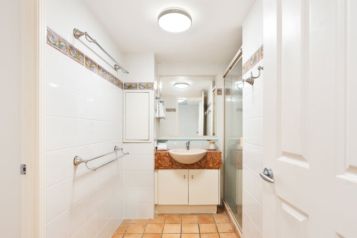 Unit 104 – Deluxe 1 Bedroom Waterfront