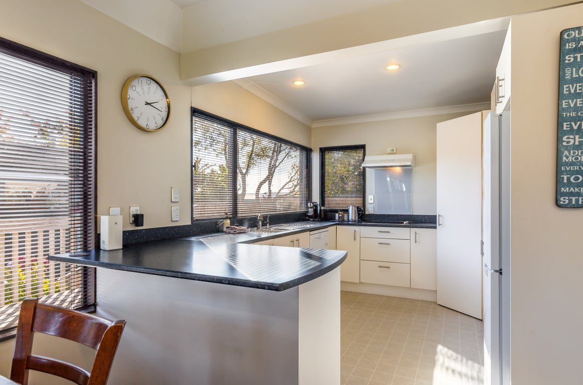 Hawai Holiday House - Large Family Bach - Wi-Fi