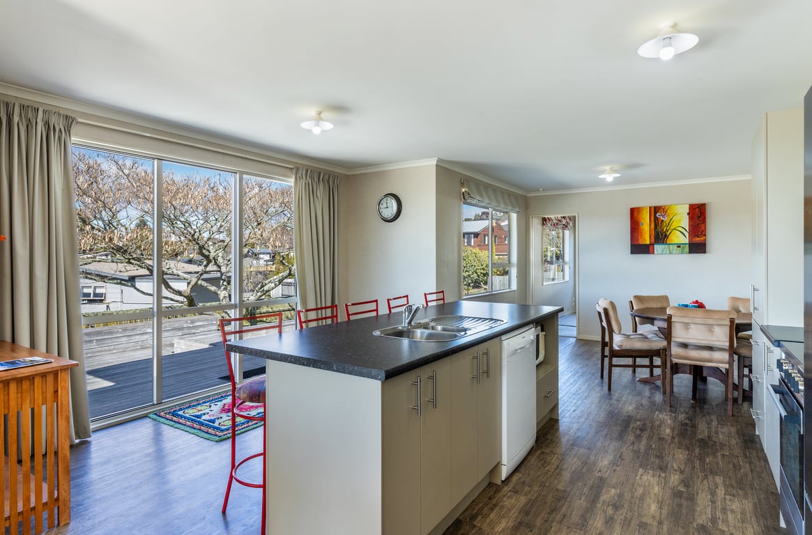 Shera Street Cosy - Great Location Includes Wi-Fi