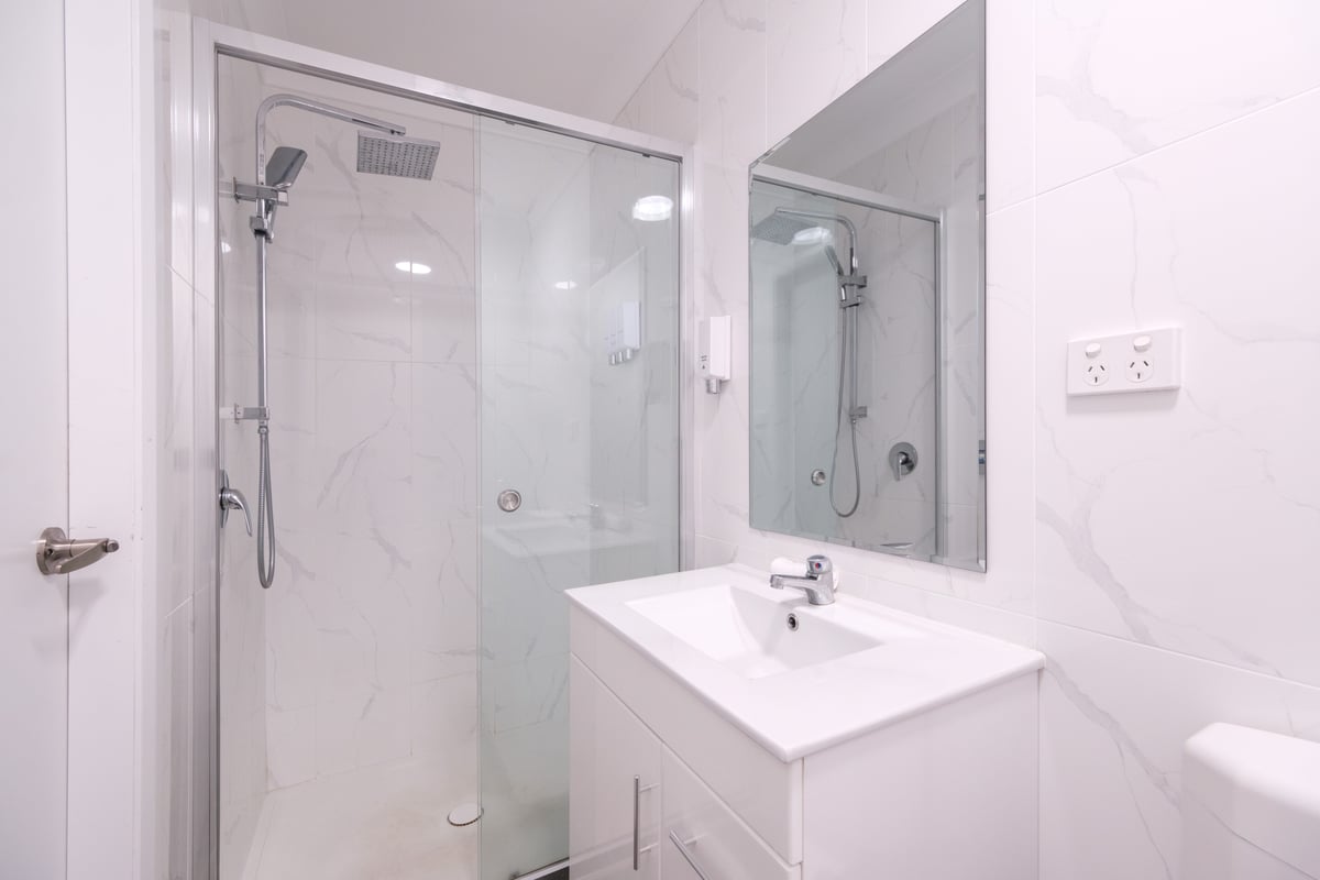 Economy Queen Room H