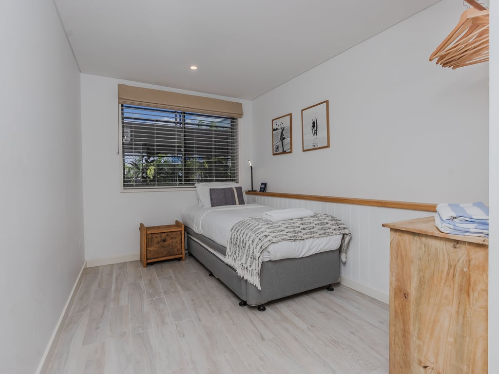 Apt 02