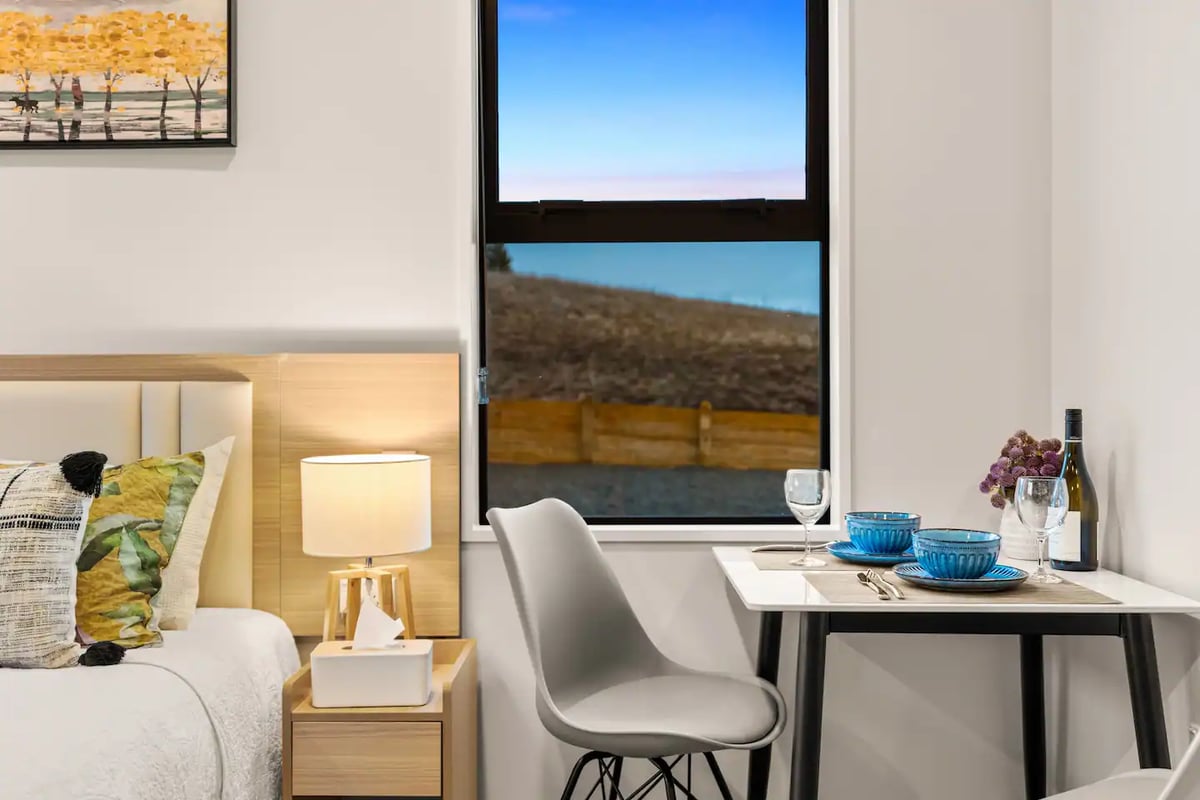 New stylish 1bedroom 1living /premium studio/UnitA