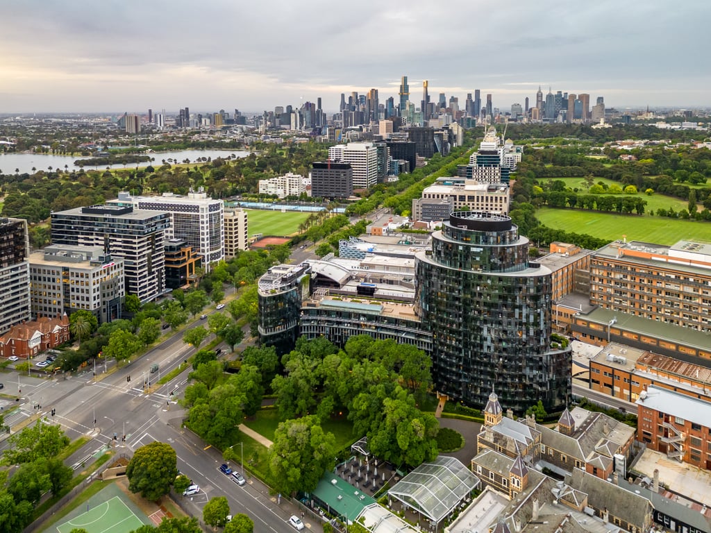 Parkside Perfection Near The CBD! 2 Bedrooms | 1 Bathroom | Free Parking