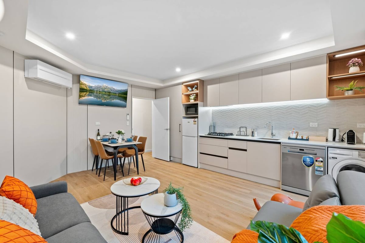 New warm modern family friendly /Unit4/2bedroom