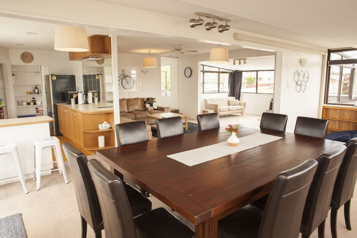 Spacious Family Home With Wi-Fi & Walk To The Lake