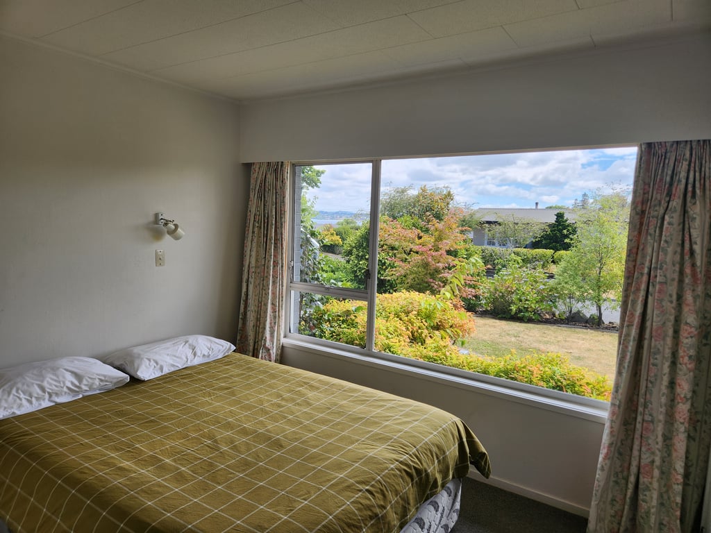 Rainbow Point Pad - Large Elevated Bach With Lake And Mountain Views Free Wi-Fi