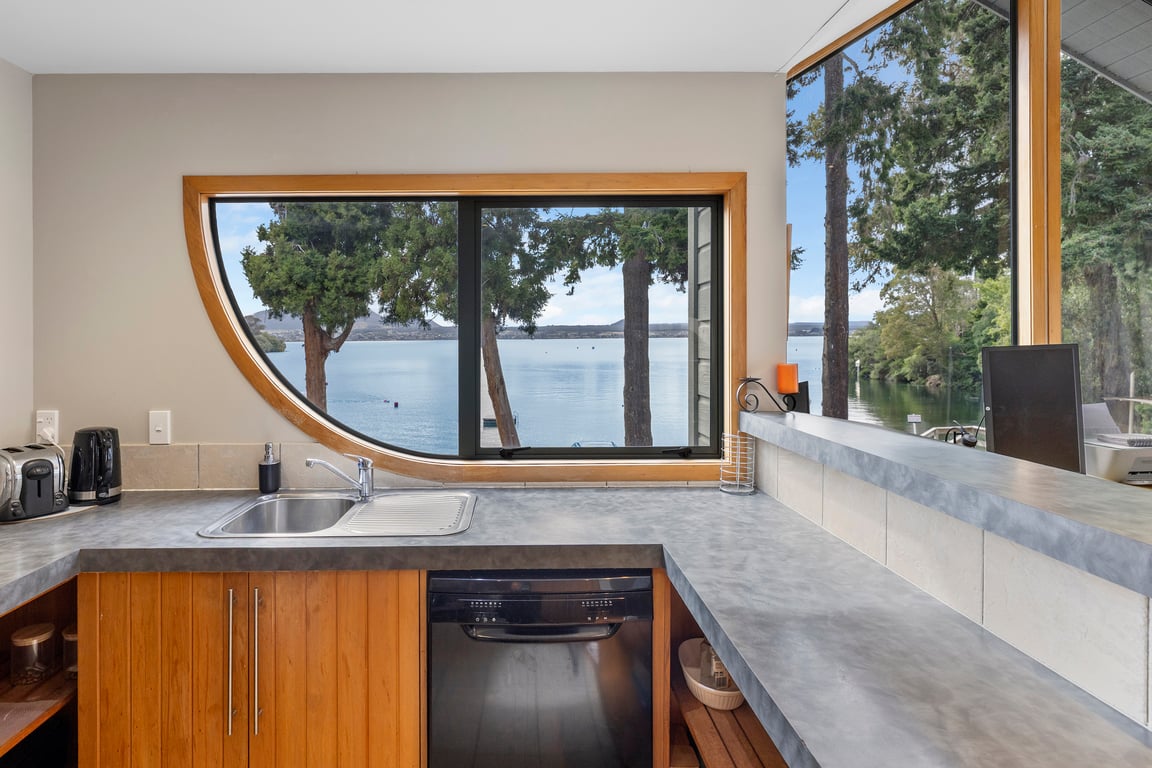 Acacia Bay, Lakeside Retreat