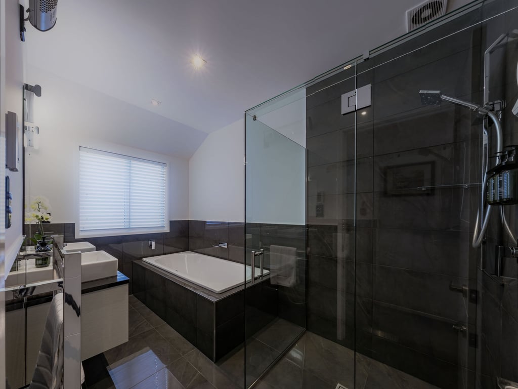 Luxury on Rutherford